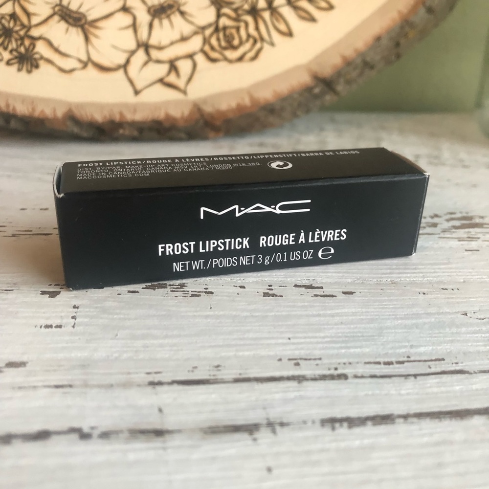 | MAC Lipstick |